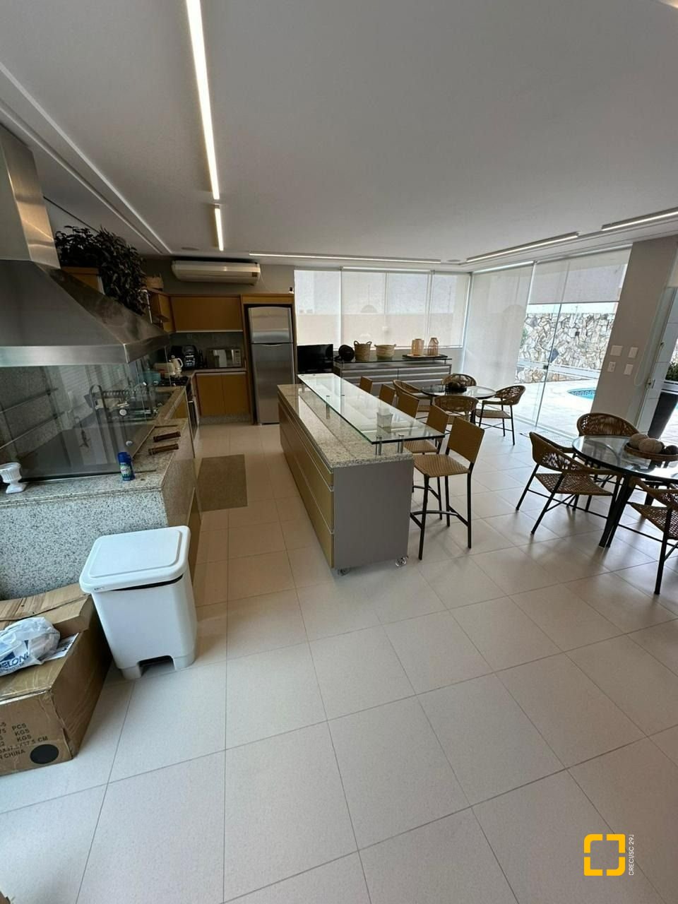Casa com 560m², 10 quartos (sendo 5 suítes), 8 garagens, no bairro Cachoeira do Bom Jesus em Florianópolis