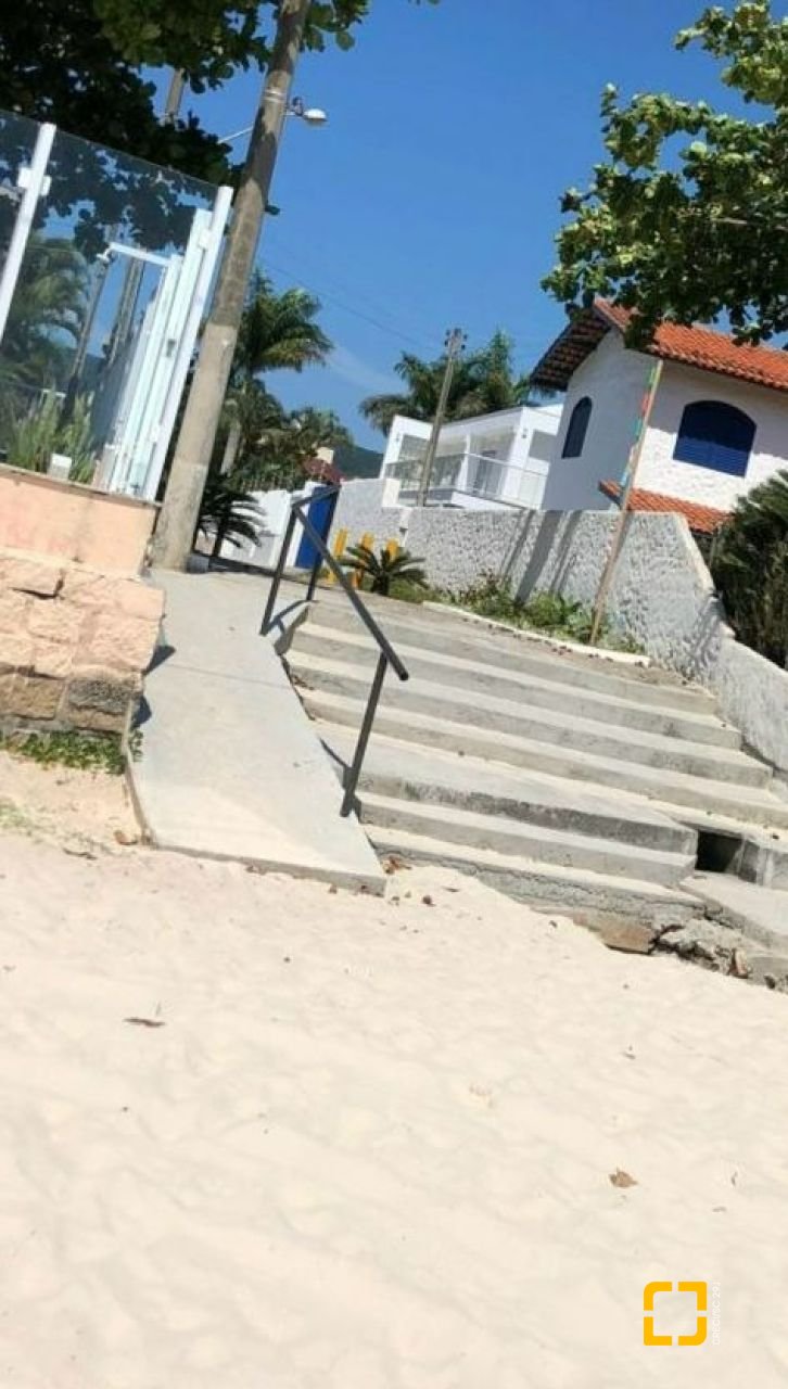 Casa com 560m², 10 quartos (sendo 5 suítes), 8 garagens, no bairro Cachoeira do Bom Jesus em Florianópolis