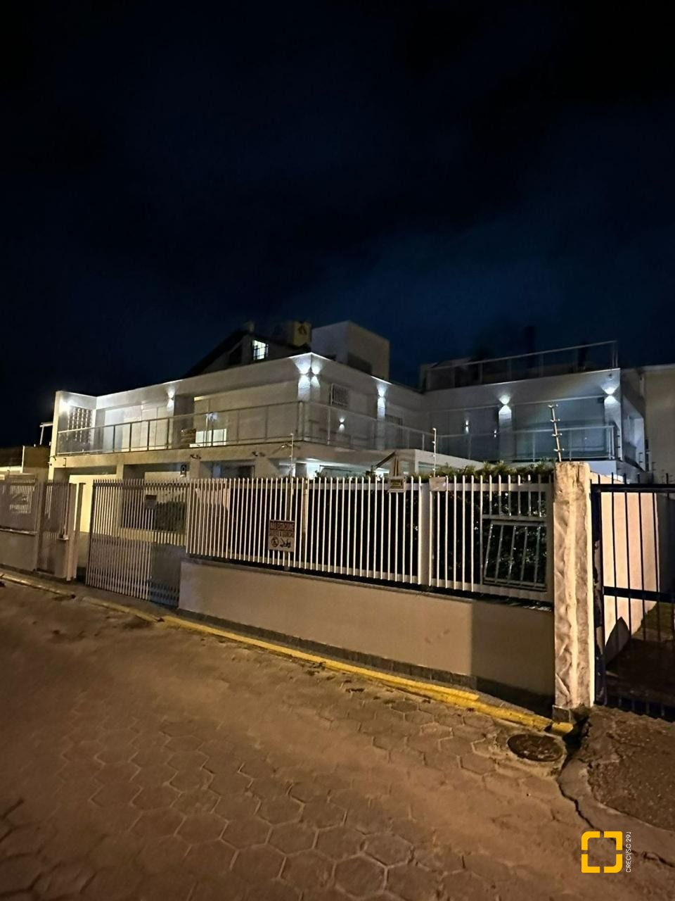 Casa com 560m², 5 quartos (sendo 5 suítes), 8 garagens, no bairro Cachoeira do Bom Jesus em Florianópolis