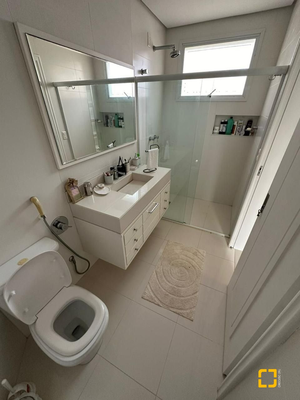 Casa com 560m², 5 quartos (sendo 5 suítes), 8 garagens, no bairro Cachoeira do Bom Jesus em Florianópolis