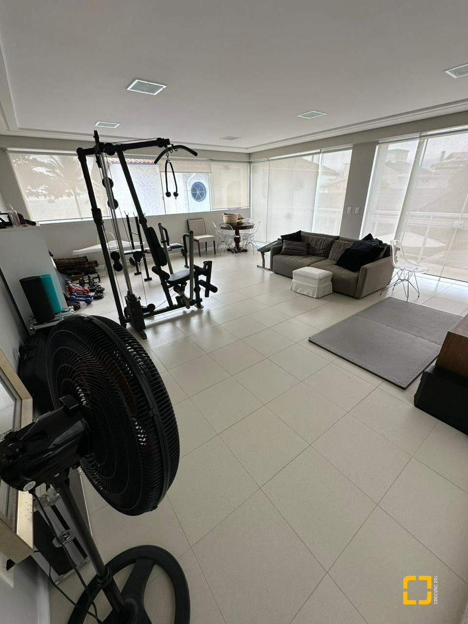 Casa com 560m², 5 quartos (sendo 5 suítes), 8 garagens, no bairro Cachoeira do Bom Jesus em Florianópolis
