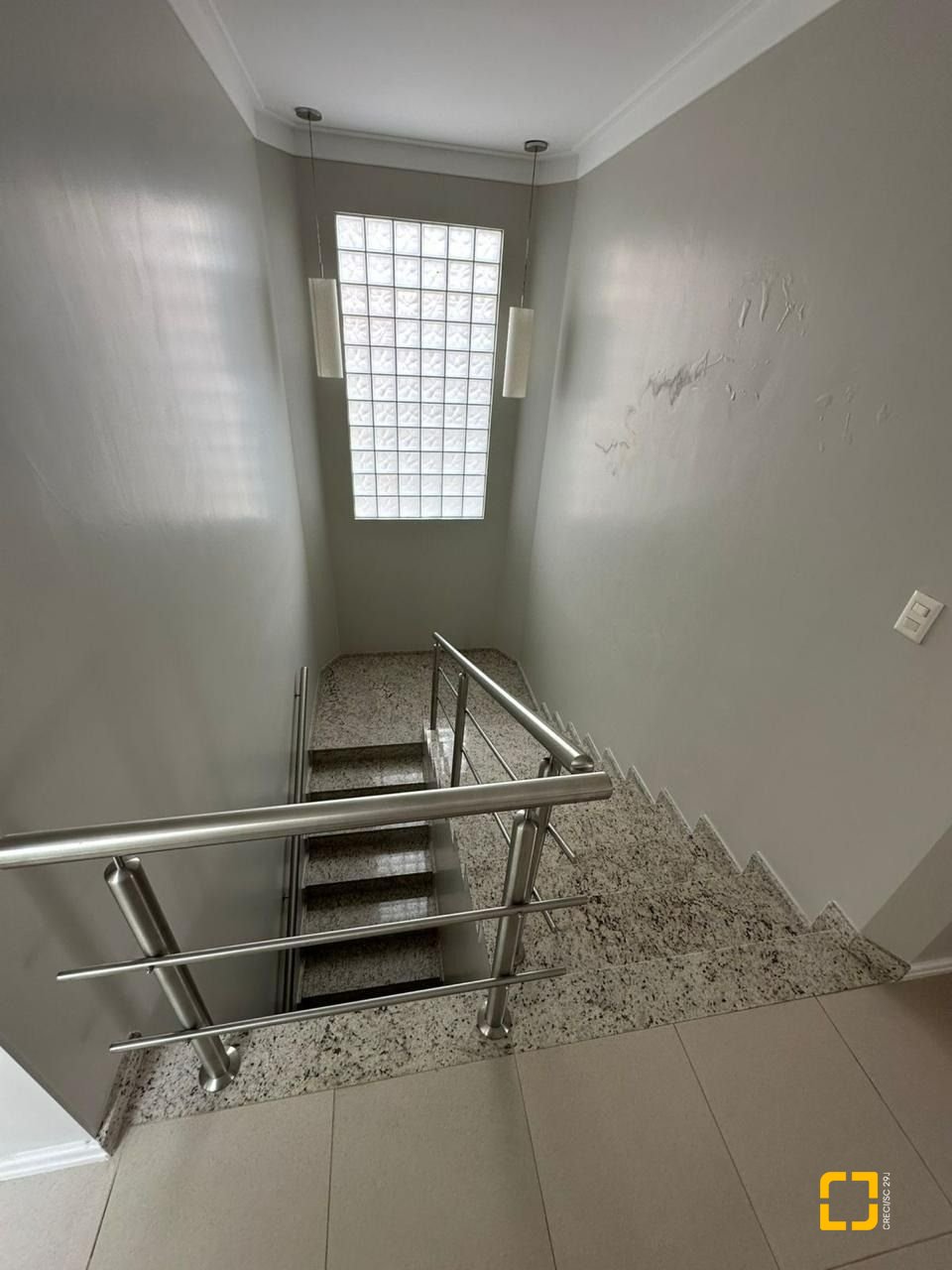Casa com 560m², 5 quartos (sendo 5 suítes), 8 garagens, no bairro Cachoeira do Bom Jesus em Florianópolis