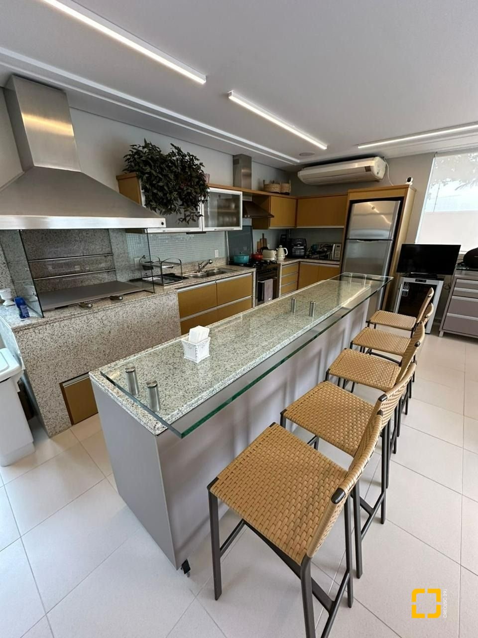 Casa com 560m², 5 quartos (sendo 5 suítes), 8 garagens, no bairro Cachoeira do Bom Jesus em Florianópolis