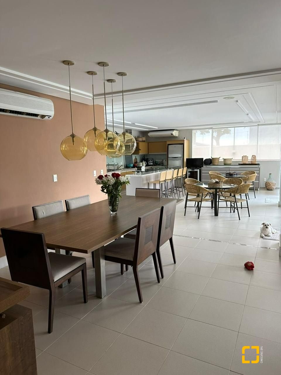 Casa com 560m², 5 quartos (sendo 5 suítes), 8 garagens, no bairro Cachoeira do Bom Jesus em Florianópolis