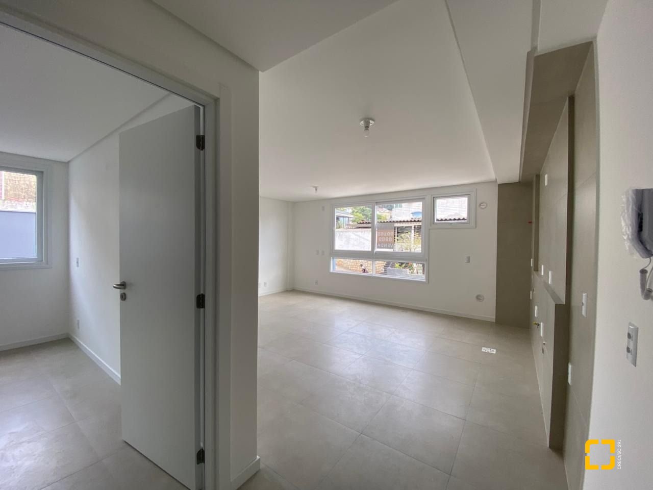 Apartamento com 52m², 2 quartos (sendo 1 suíte), 1 garagem, no bairro Centro em Florianópolis