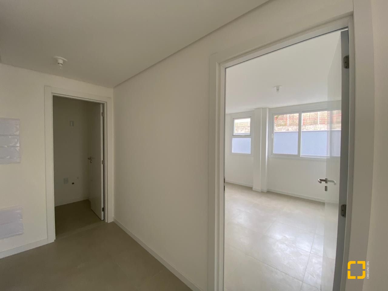 Apartamento com 52m², 2 quartos (sendo 1 suíte), 1 garagem, no bairro Centro em Florianópolis