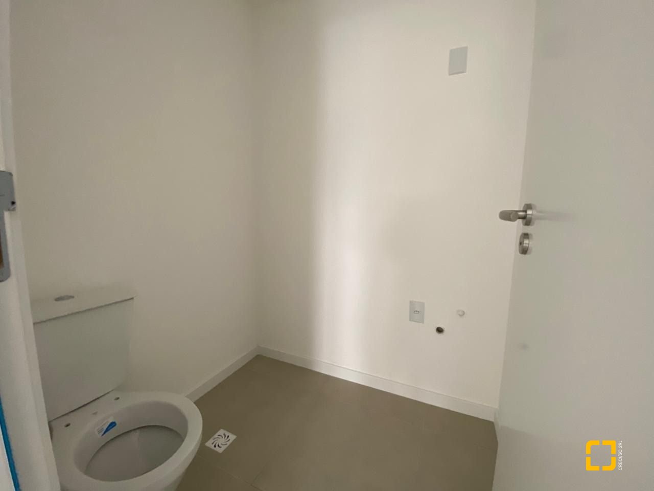 Apartamento com 52m², 2 quartos (sendo 1 suíte), 1 garagem, no bairro Centro em Florianópolis