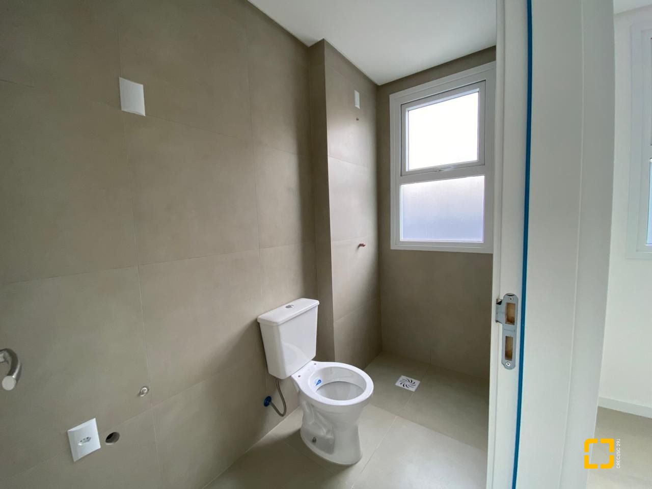 Apartamento com 52m², 2 quartos (sendo 1 suíte), 1 garagem, no bairro Centro em Florianópolis