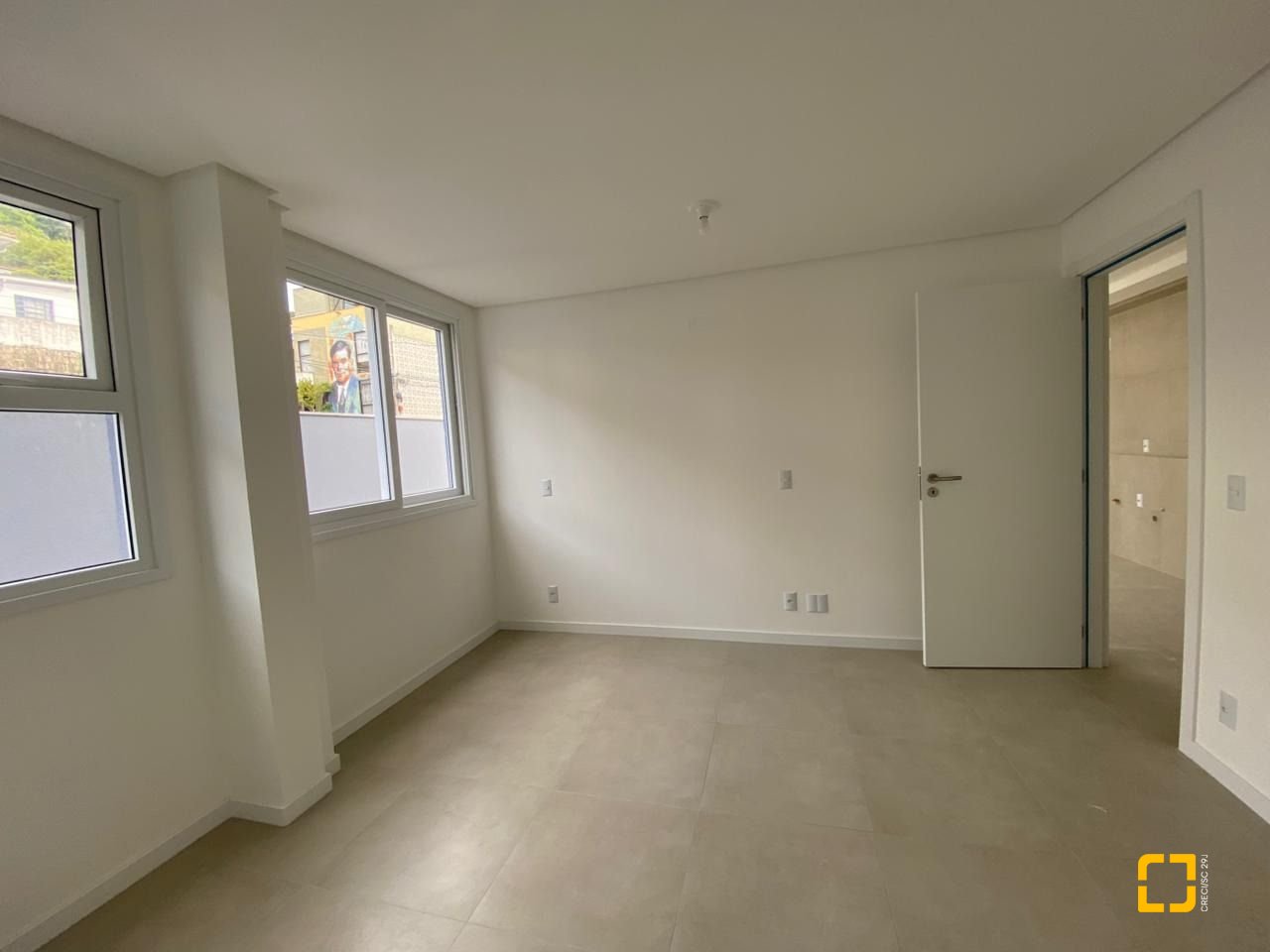Apartamento com 52m², 2 quartos (sendo 1 suíte), 1 garagem, no bairro Centro em Florianópolis