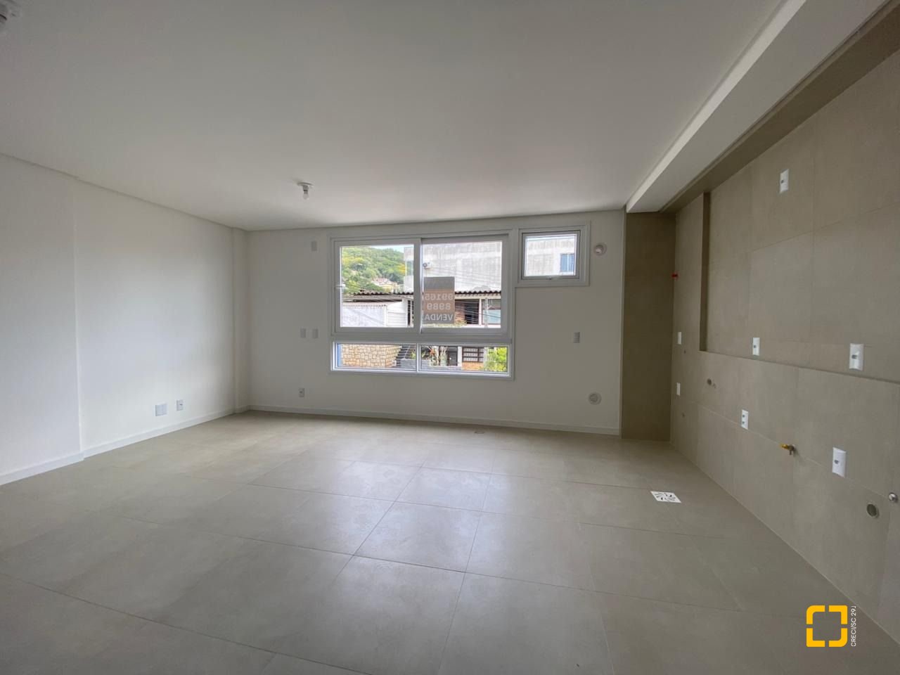 Apartamento com 52m², 2 quartos (sendo 1 suíte), 1 garagem, no bairro Centro em Florianópolis