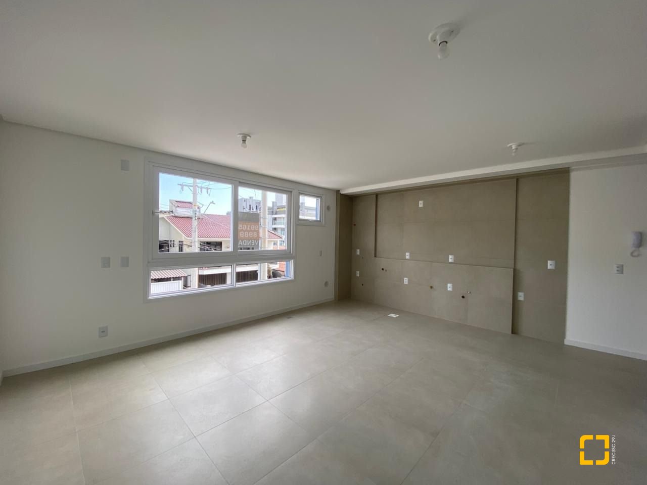 Apartamento com 52m², 2 quartos (sendo 1 suíte), 1 garagem, no bairro Centro em Florianópolis