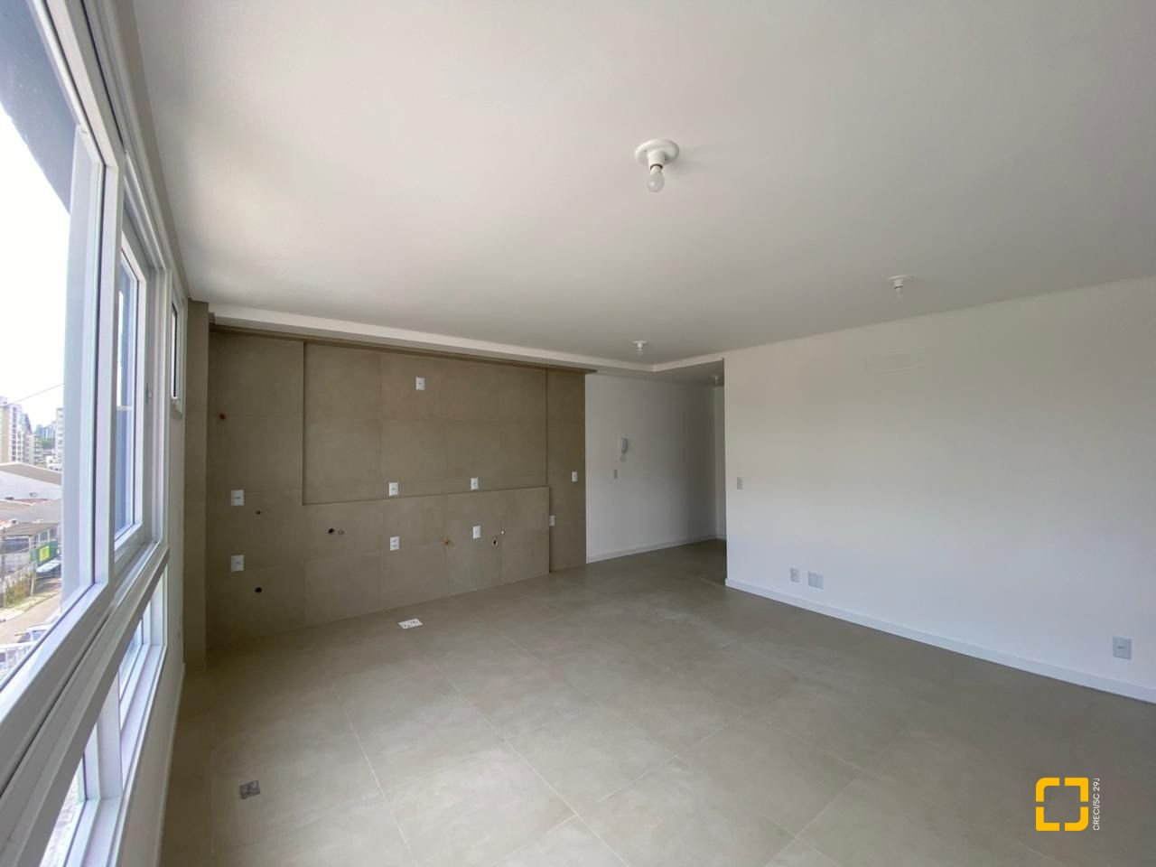 Apartamento com 52m², 2 quartos (sendo 1 suíte), 1 garagem, no bairro Centro em Florianópolis