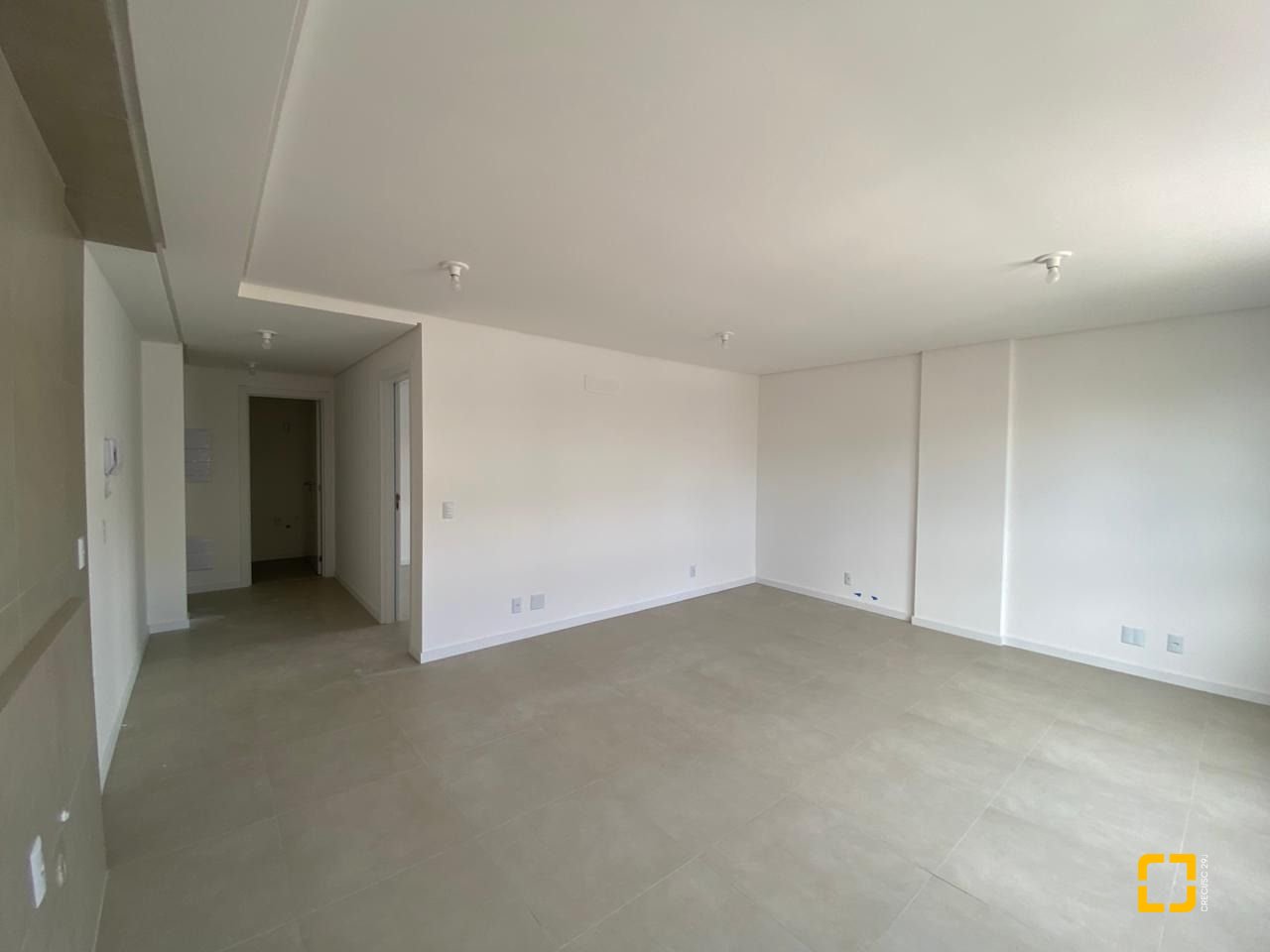 Apartamento com 52m², 2 quartos (sendo 1 suíte), 1 garagem, no bairro Centro em Florianópolis