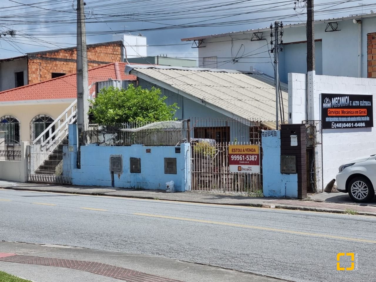 Casa com 190m², 4 garagens, no bairro Areias em São José