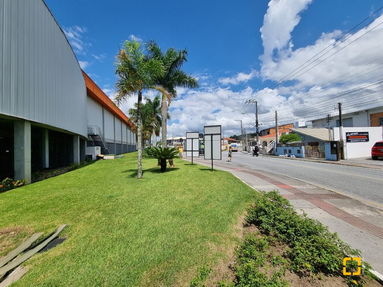 Casa com 190m², 4 garagens, no bairro Areias em São José