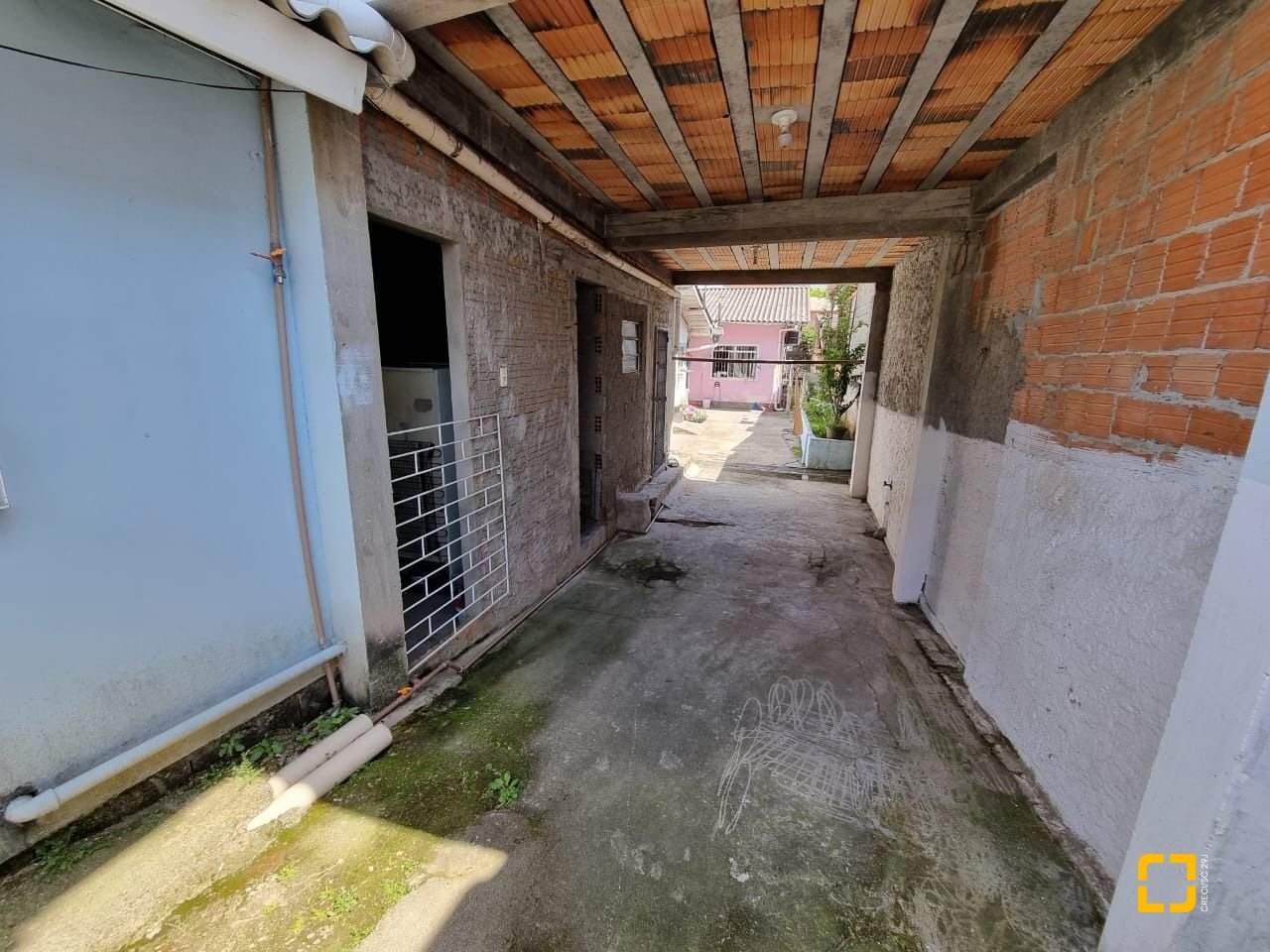 Casa com 190m², 4 garagens, no bairro Areias em São José