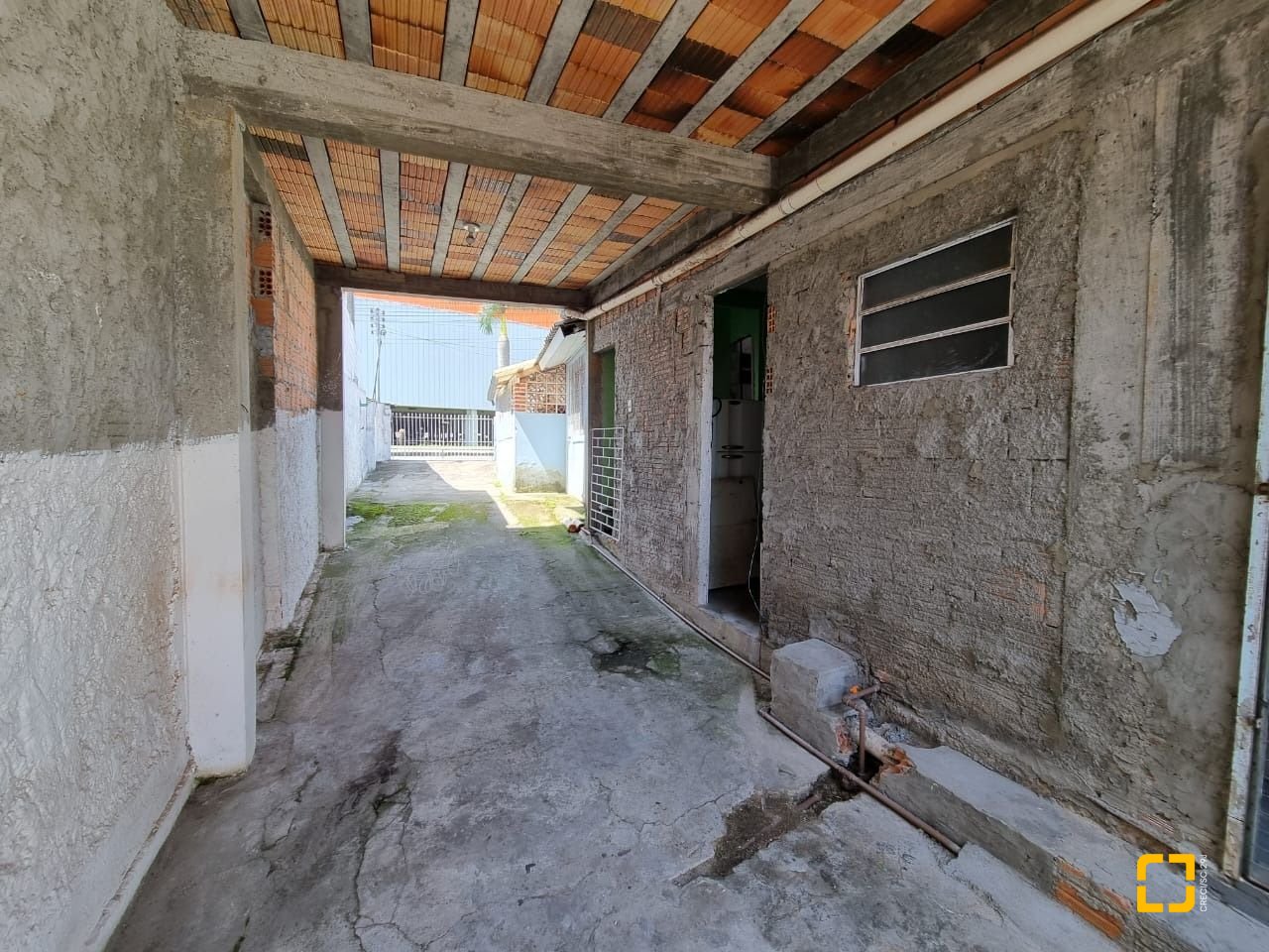 Casa com 190m², 4 garagens, no bairro Areias em São José