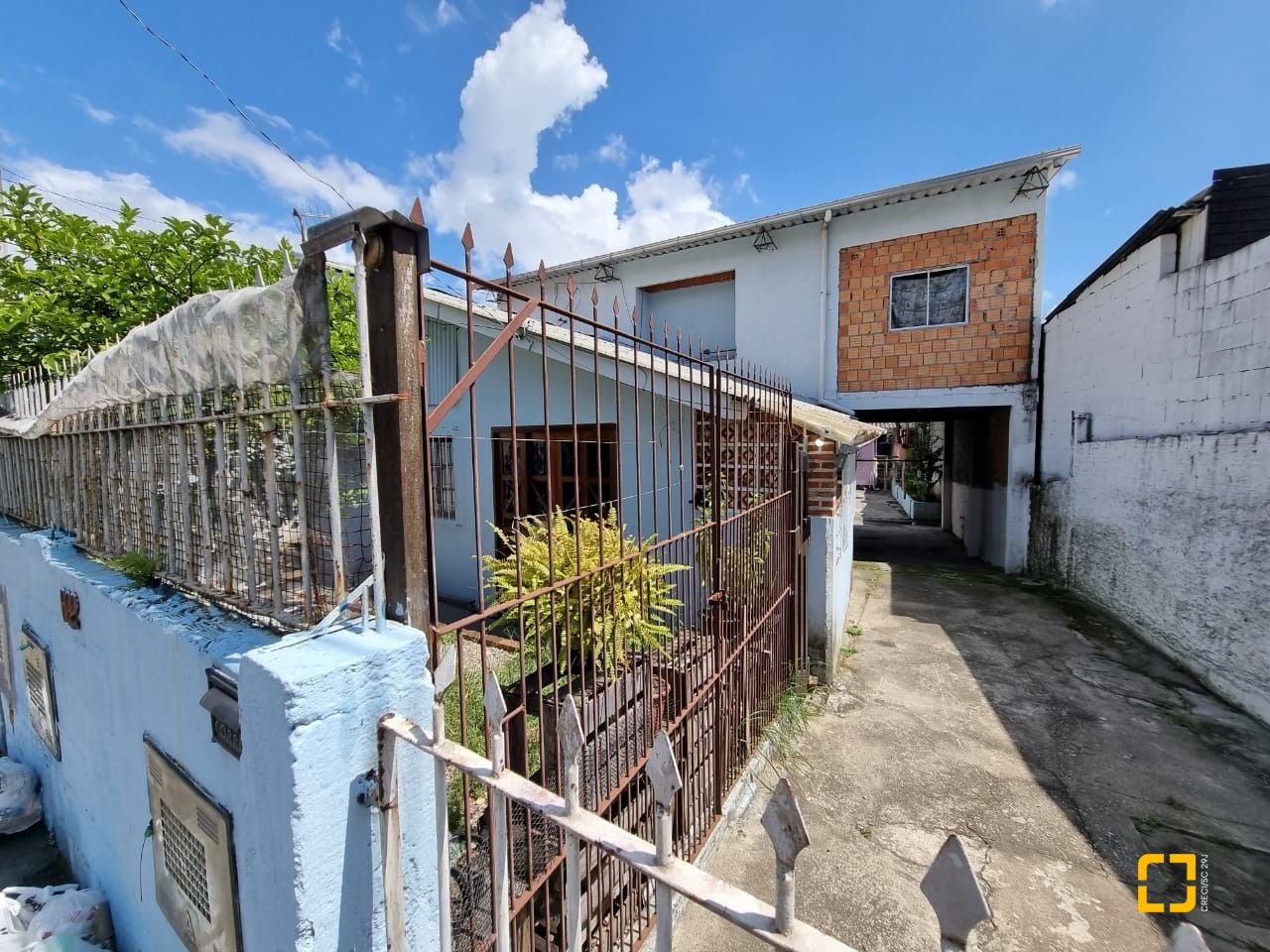 Casa com 190m², 4 garagens, no bairro Areias em São José