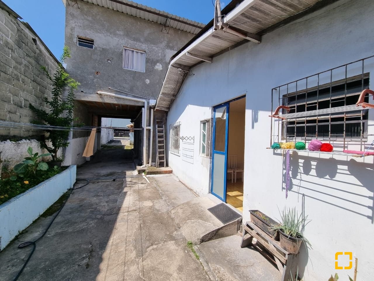 Casa com 190m², 4 garagens, no bairro Areias em São José