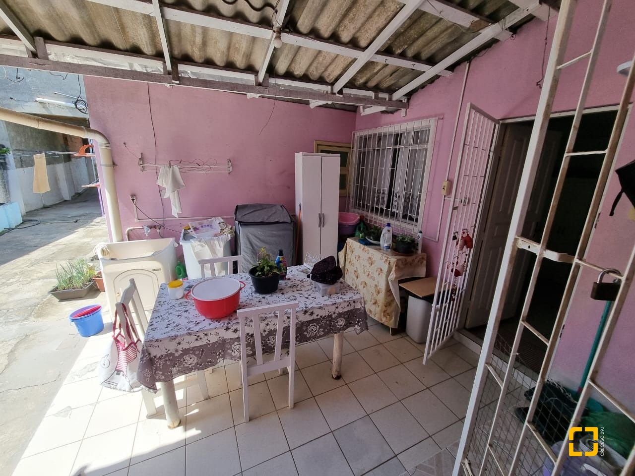 Casa com 190m², 4 garagens, no bairro Areias em São José