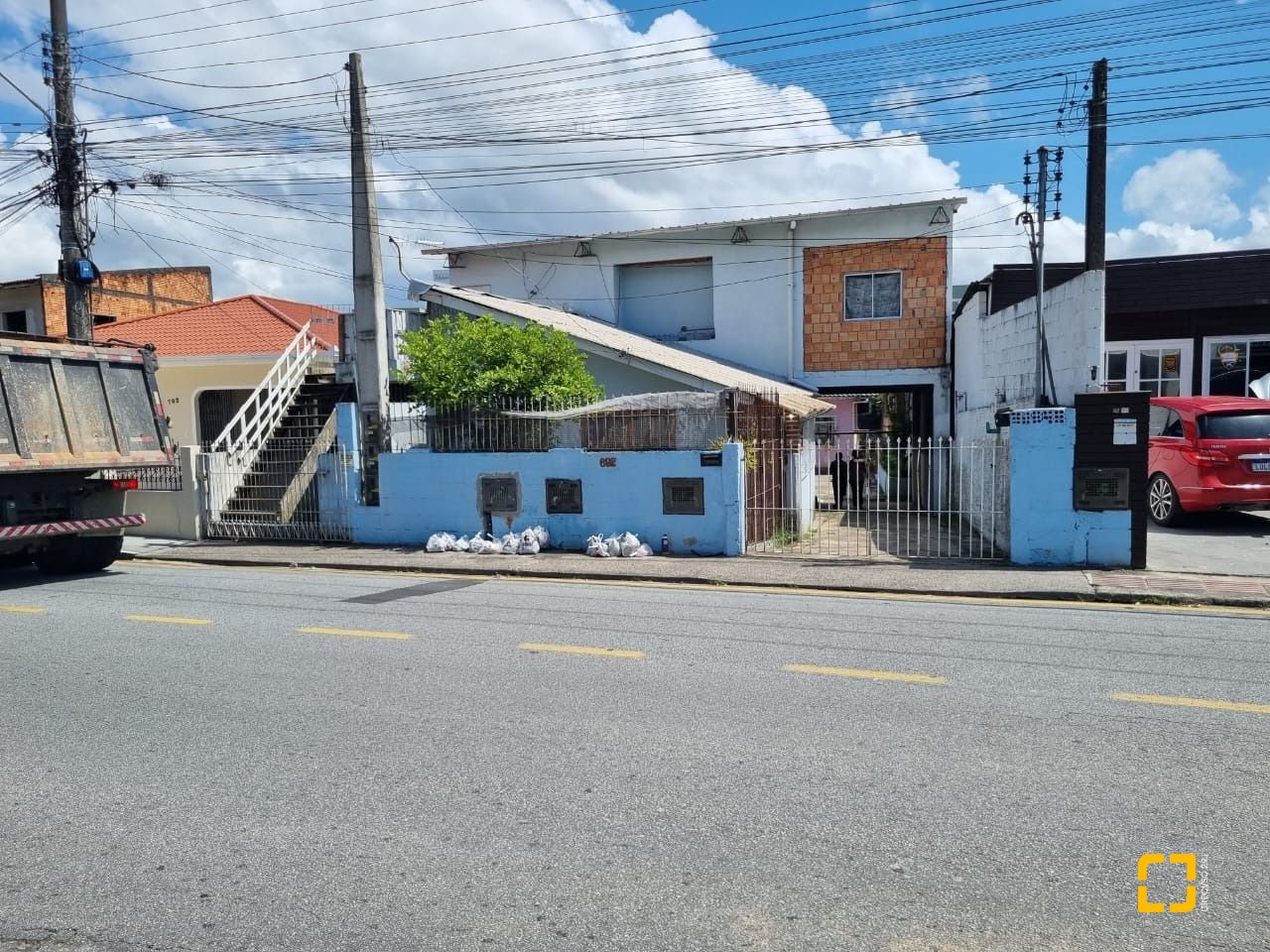 Casa com 190m², 4 garagens, no bairro Areias em São José