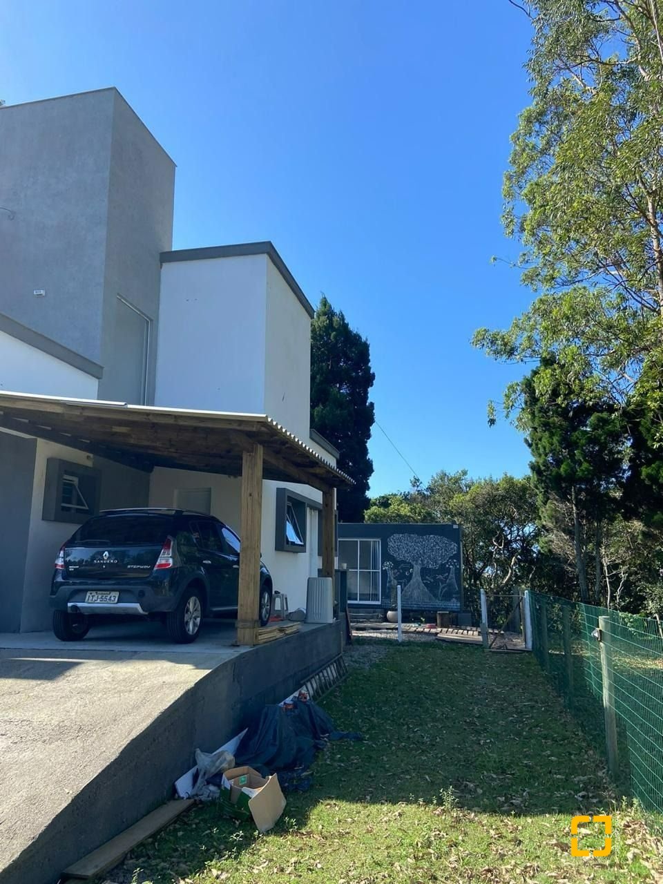 Casa com 190m², 4 quartos (sendo 2 suítes), 2 garagens, no bairro Ponta das Canas em Florianópolis