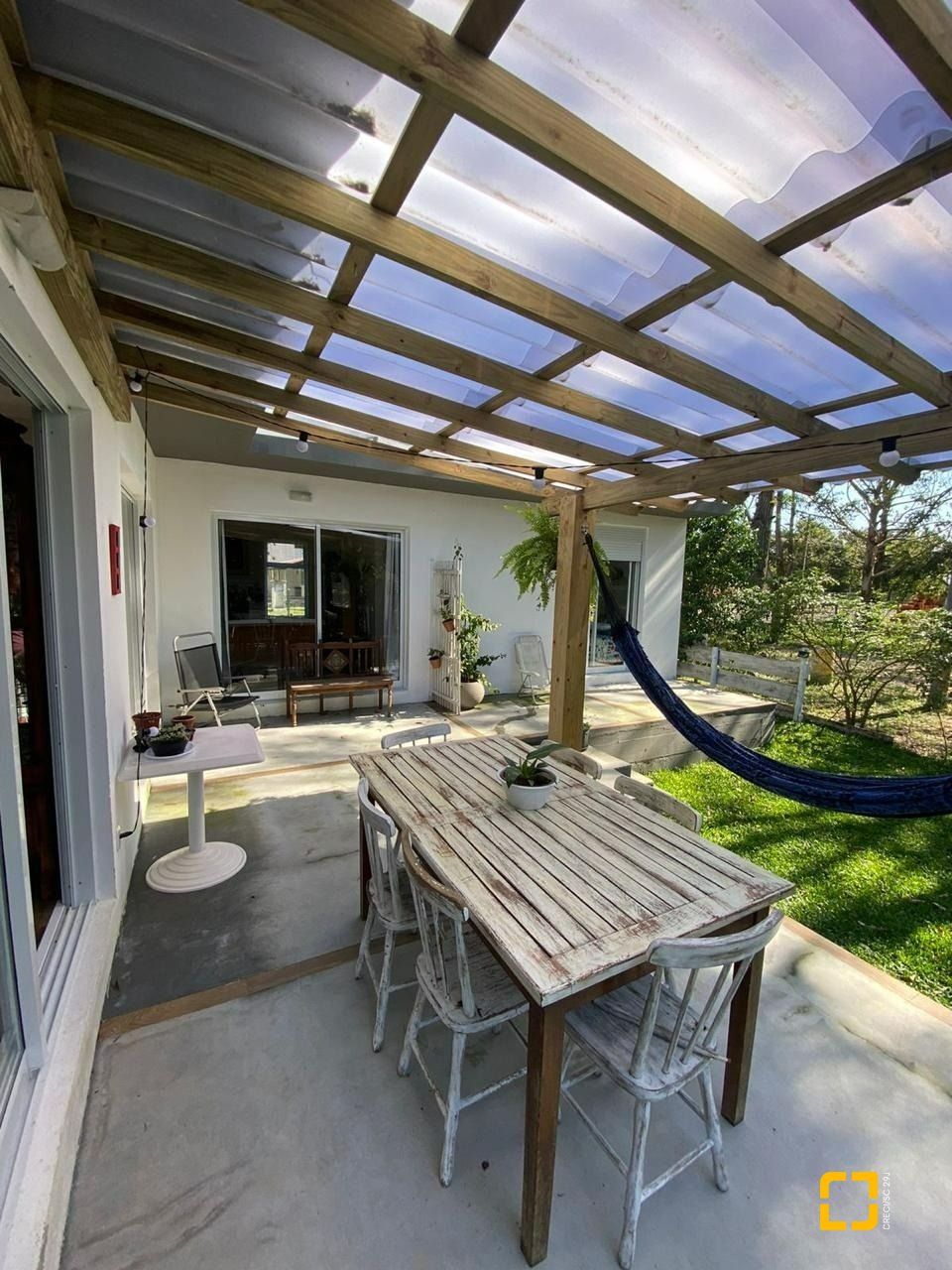 Casa com 190m², 4 quartos (sendo 2 suítes), 2 garagens, no bairro Ponta das Canas em Florianópolis