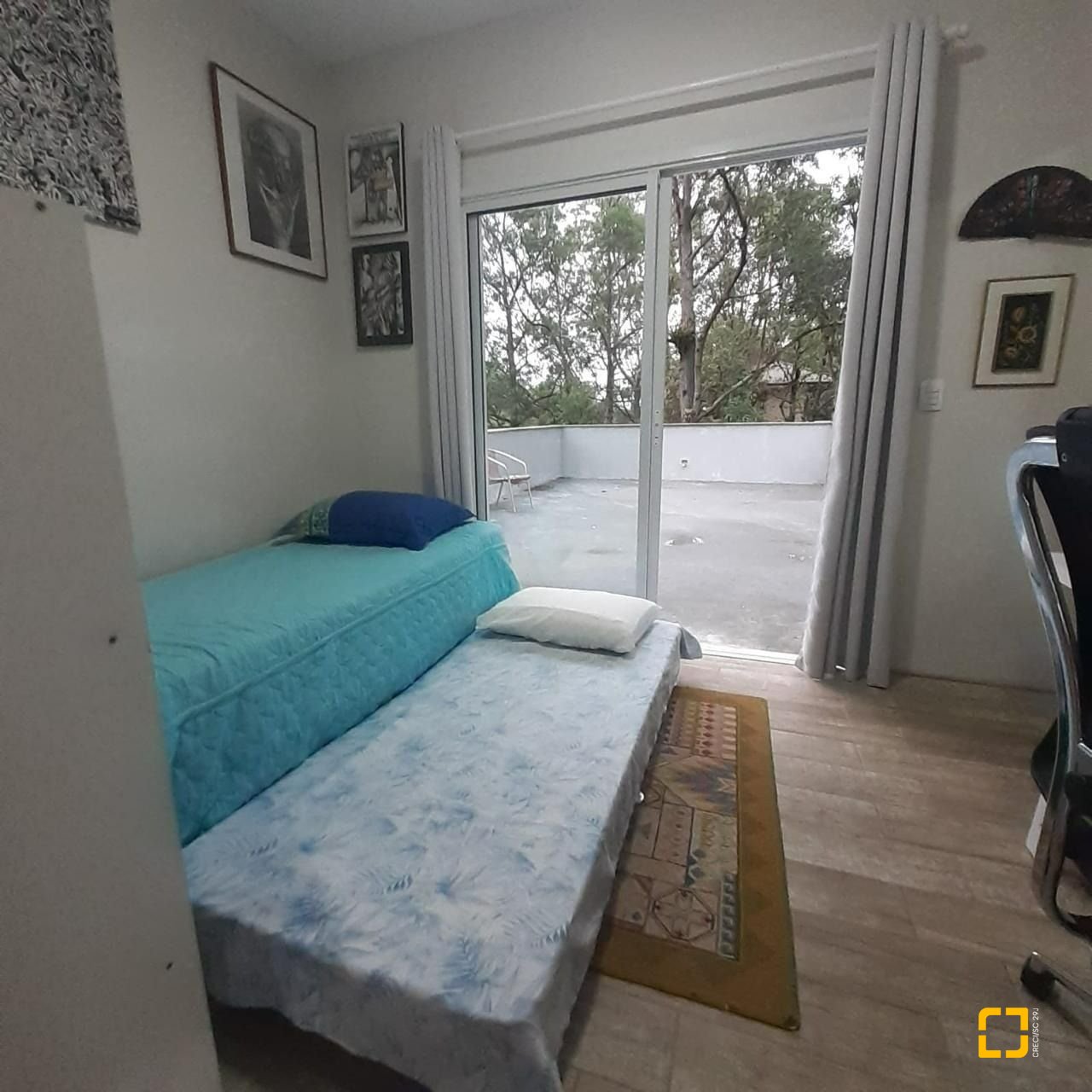 Casa com 190m², 4 quartos (sendo 2 suítes), 2 garagens, no bairro Ponta das Canas em Florianópolis