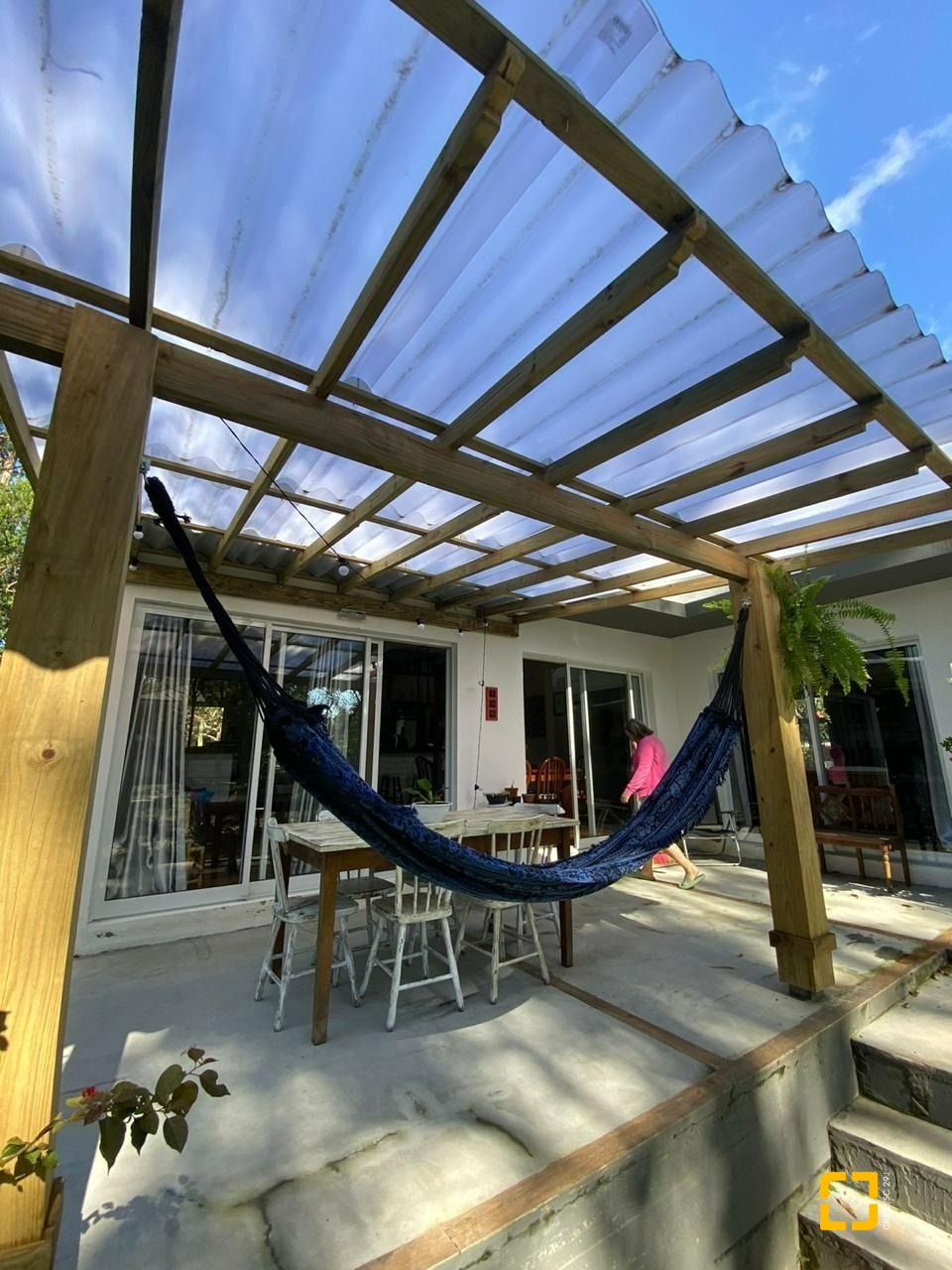 Casa com 190m², 4 quartos (sendo 2 suítes), 2 garagens, no bairro Ponta das Canas em Florianópolis