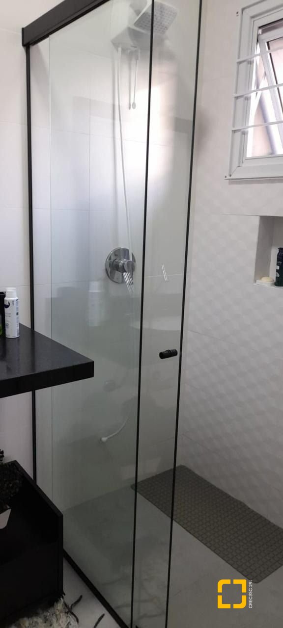 Casa com 190m², 4 quartos (sendo 2 suítes), 2 garagens, no bairro Ponta das Canas em Florianópolis