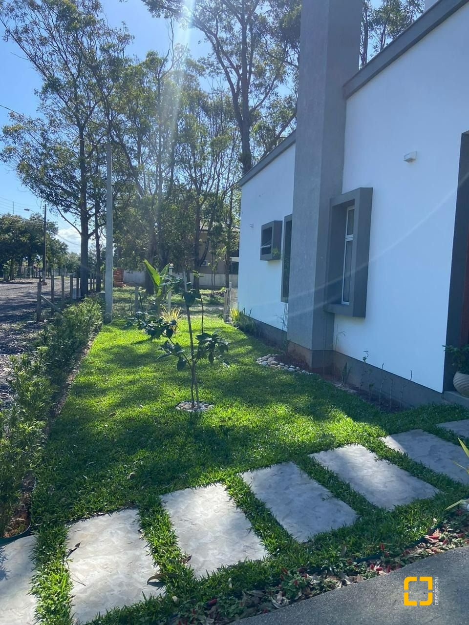 Casa com 190m², 4 quartos (sendo 2 suítes), 2 garagens, no bairro Ponta das Canas em Florianópolis