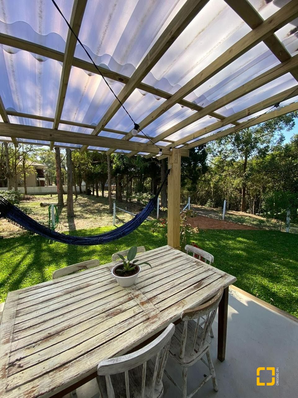 Casa com 190m², 4 quartos (sendo 2 suítes), 2 garagens, no bairro Ponta das Canas em Florianópolis