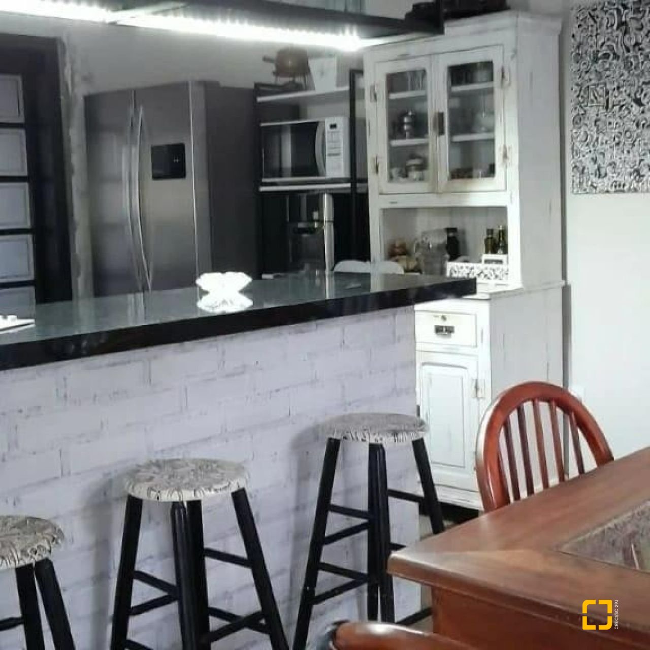 Casa com 190m², 4 quartos (sendo 2 suítes), 2 garagens, no bairro Ponta das Canas em Florianópolis