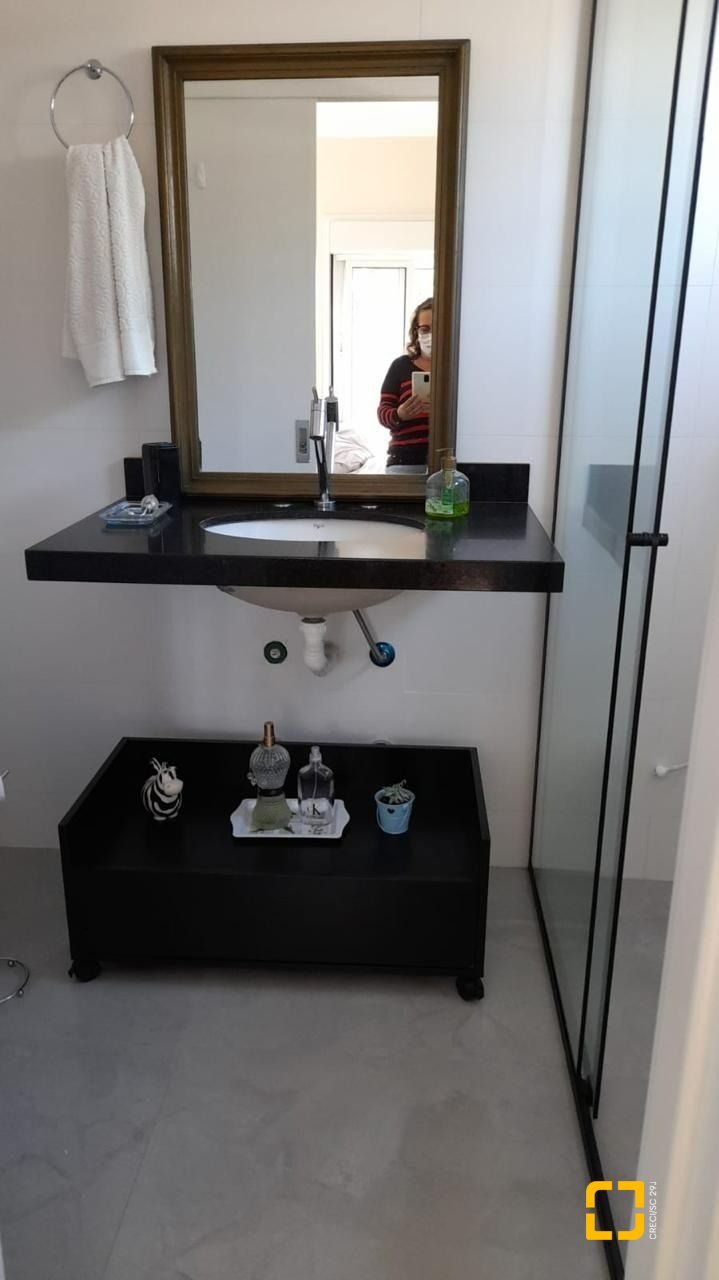 Casa com 190m², 4 quartos (sendo 2 suítes), 2 garagens, no bairro Ponta das Canas em Florianópolis