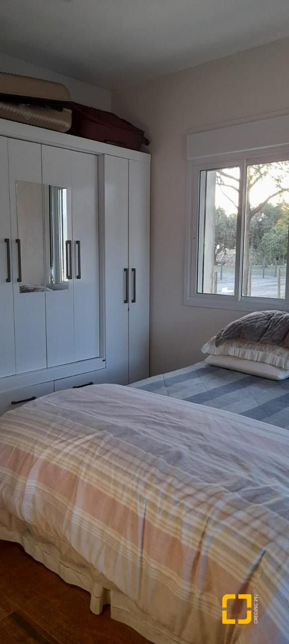 Casa com 190m², 4 quartos (sendo 2 suítes), 2 garagens, no bairro Ponta das Canas em Florianópolis