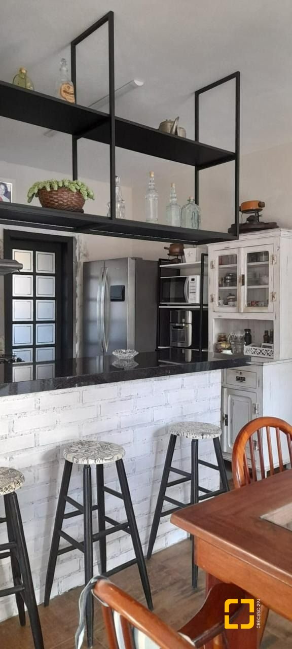 Casa com 190m², 4 quartos (sendo 2 suítes), 2 garagens, no bairro Ponta das Canas em Florianópolis