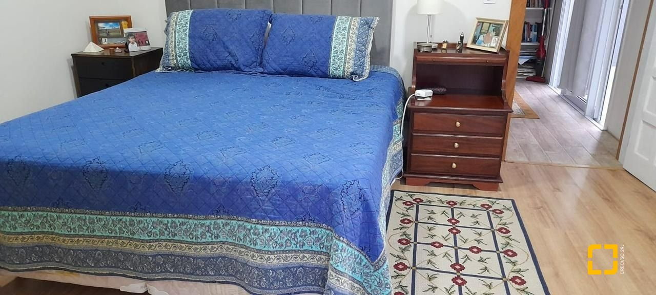 Casa com 190m², 4 quartos (sendo 2 suítes), 2 garagens, no bairro Ponta das Canas em Florianópolis