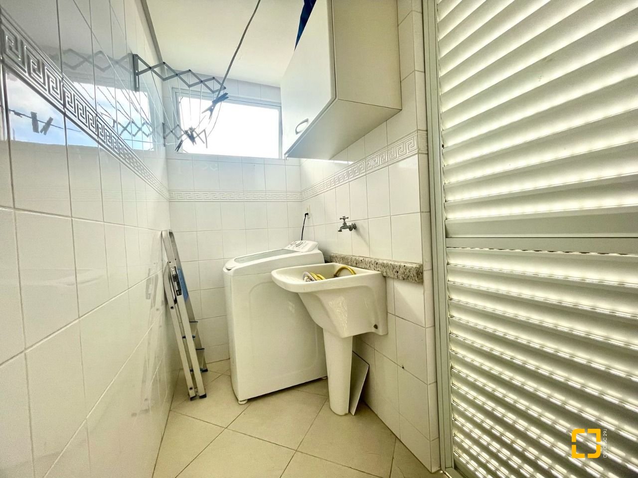 Cobertura com 350m², 4 quartos (sendo 2 suítes), 2 garagens, no bairro Ingleses em Florianópolis