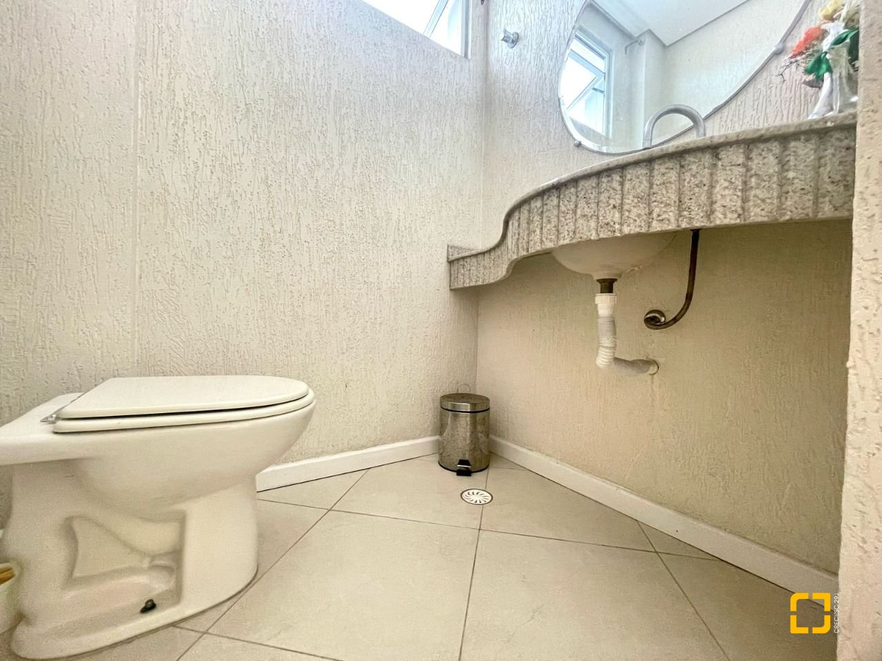 Cobertura com 350m², 4 quartos (sendo 2 suítes), 2 garagens, no bairro Ingleses em Florianópolis