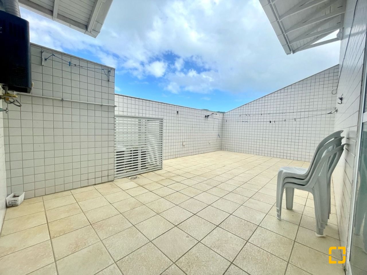 Cobertura com 350m², 4 quartos (sendo 2 suítes), 2 garagens, no bairro Ingleses em Florianópolis