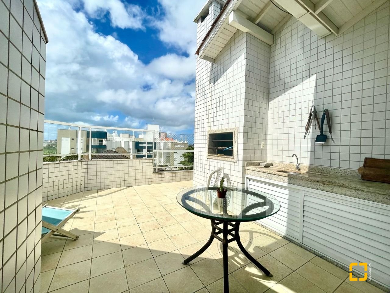 Cobertura com 350m², 4 quartos (sendo 2 suítes), 2 garagens, no bairro Ingleses em Florianópolis
