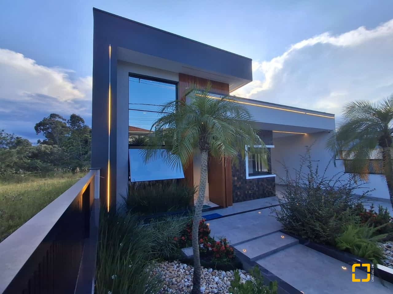 Casa com 112m², 3 quartos (sendo 1 suíte), 2 garagens, no bairro Potecas em São José