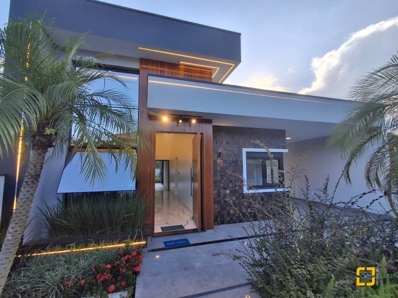Casa com 112m², 3 quartos (sendo 1 suíte), 2 garagens, no bairro Potecas em São José