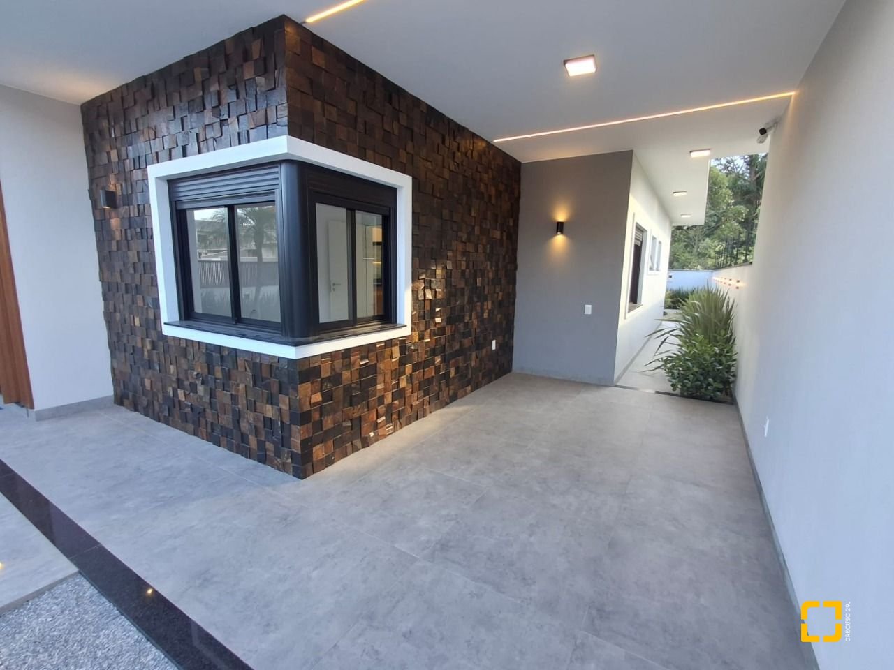 Casa com 112m², 3 quartos (sendo 1 suíte), 2 garagens, no bairro Potecas em São José