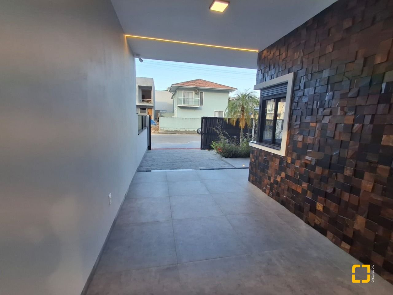Casa com 112m², 3 quartos (sendo 1 suíte), 2 garagens, no bairro Potecas em São José