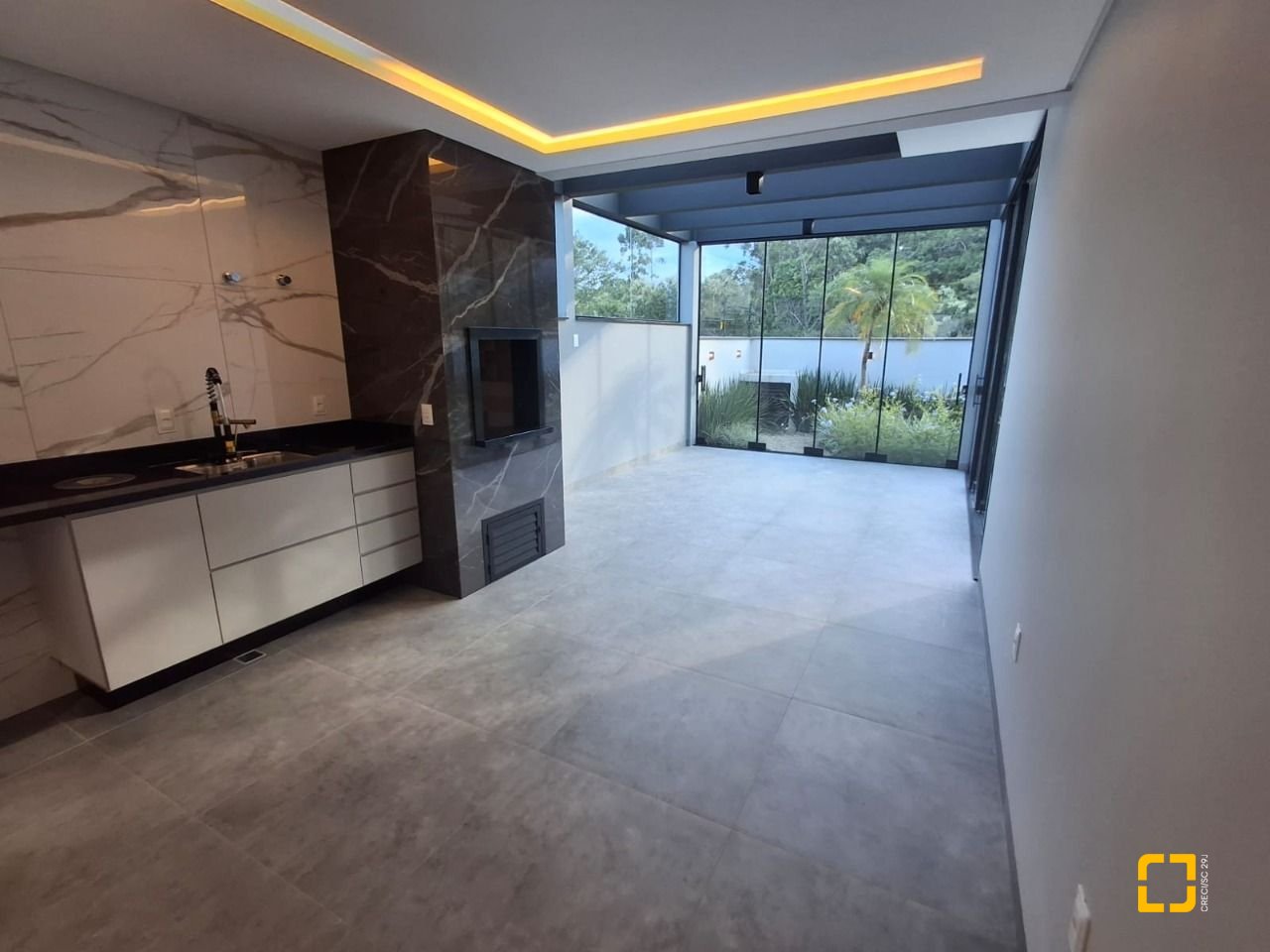 Casa com 112m², 3 quartos (sendo 1 suíte), 2 garagens, no bairro Potecas em São José