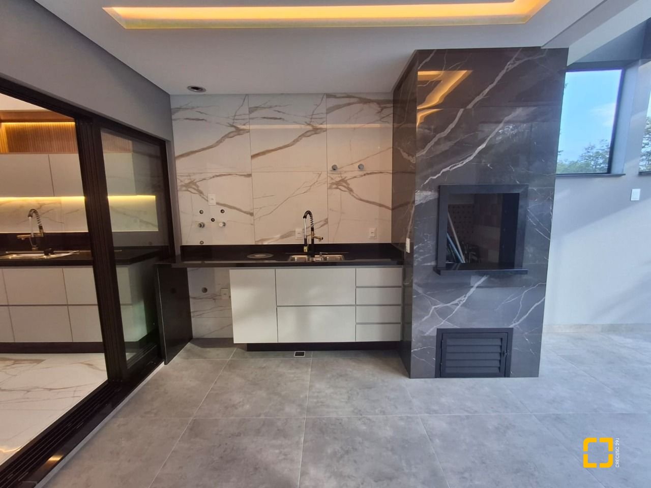 Casa com 112m², 3 quartos (sendo 1 suíte), 2 garagens, no bairro Potecas em São José