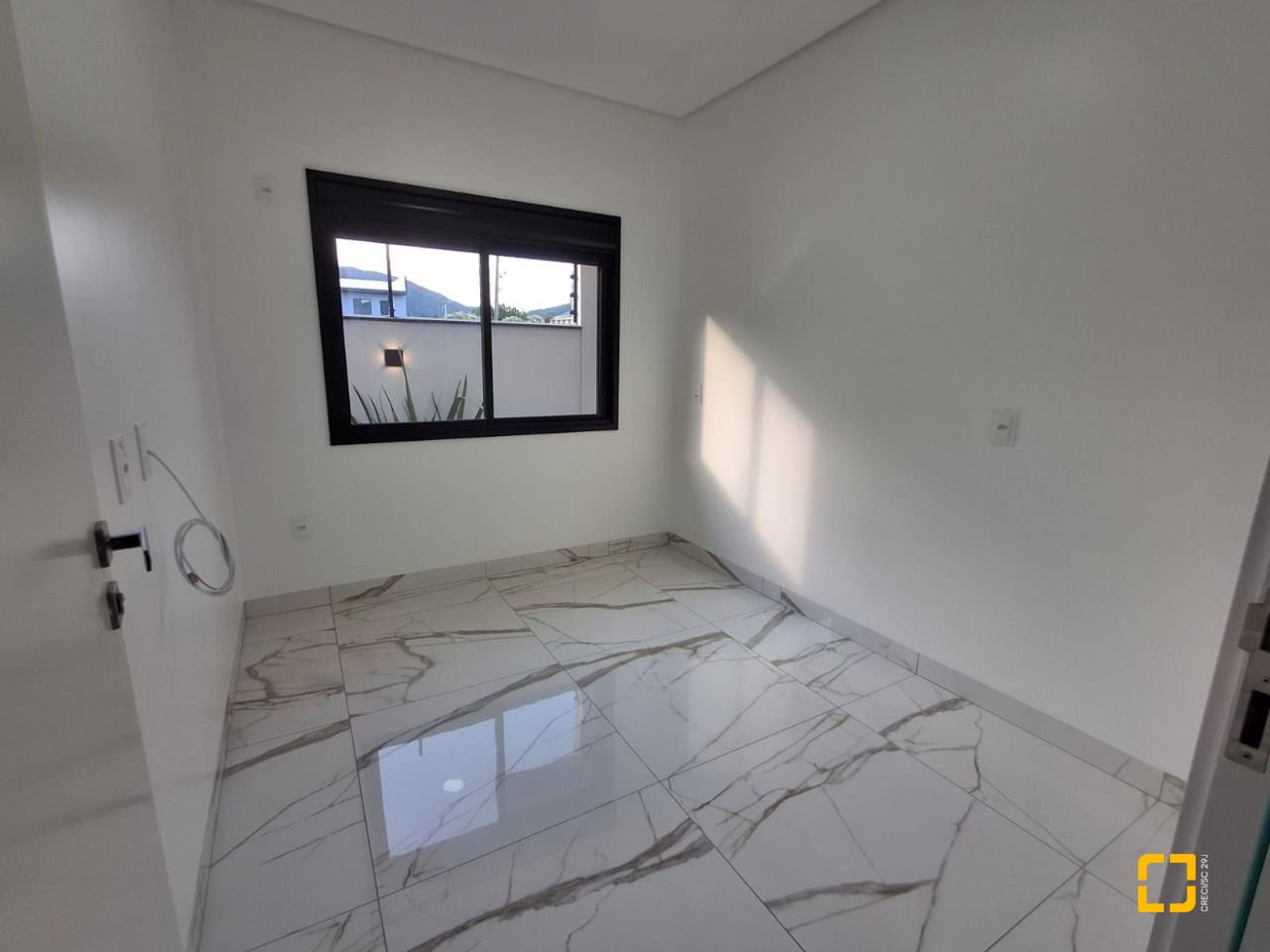 Casa com 112m², 3 quartos (sendo 1 suíte), 2 garagens, no bairro Potecas em São José