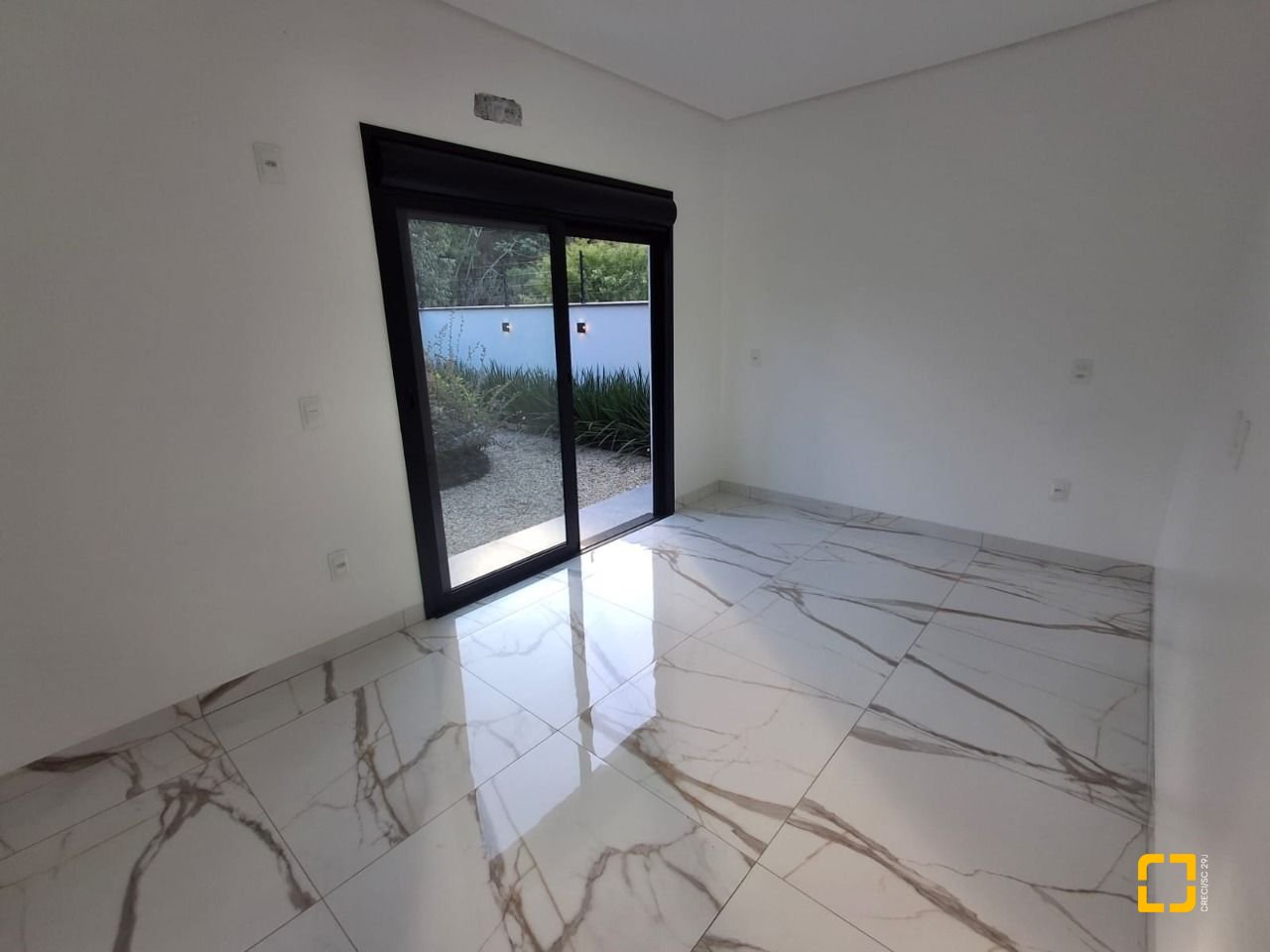 Casa com 112m², 3 quartos (sendo 1 suíte), 2 garagens, no bairro Potecas em São José