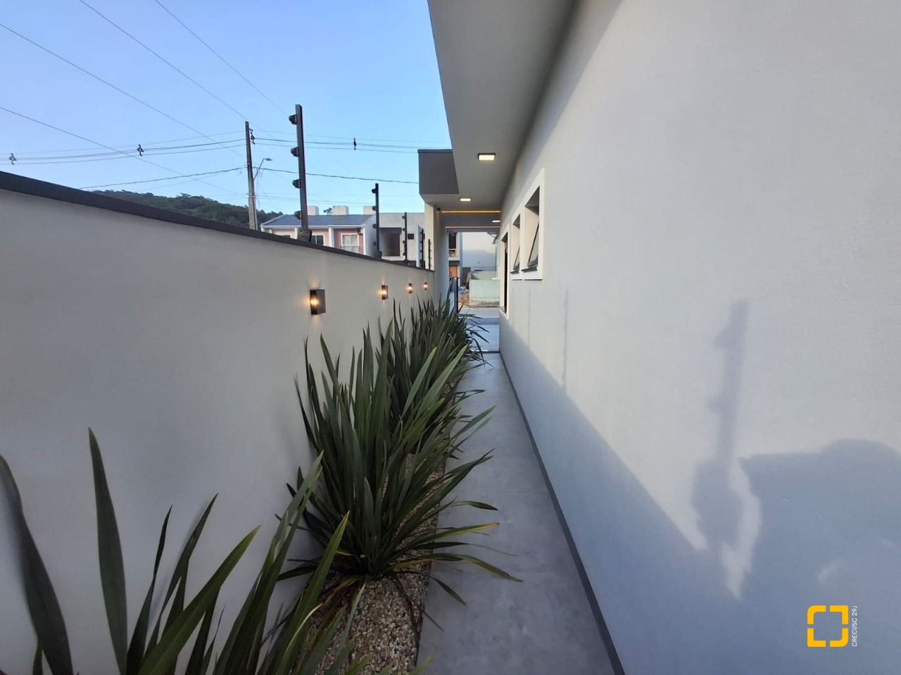 Casa com 112m², 3 quartos (sendo 1 suíte), 2 garagens, no bairro Potecas em São José